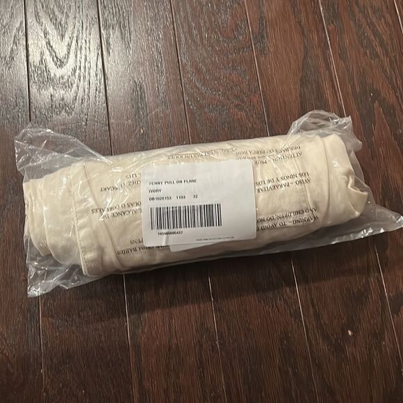 NWT Free People Penny Pull on Flare Jeans White Cream Ivory Stretch Boho Size 32 - Picture 4 of 6